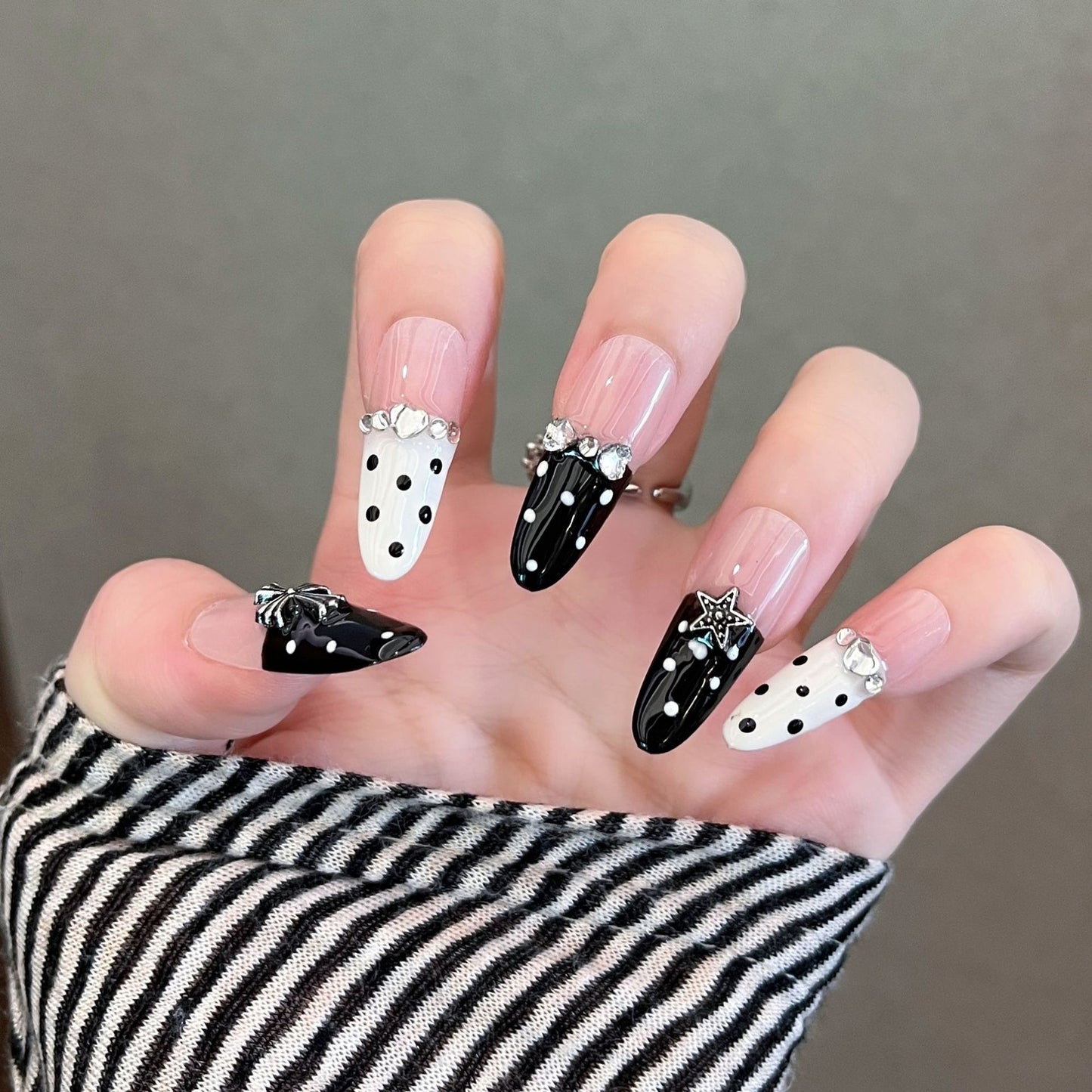 Elegante dekorative Press-On-Nagelerweiterungen Brehn