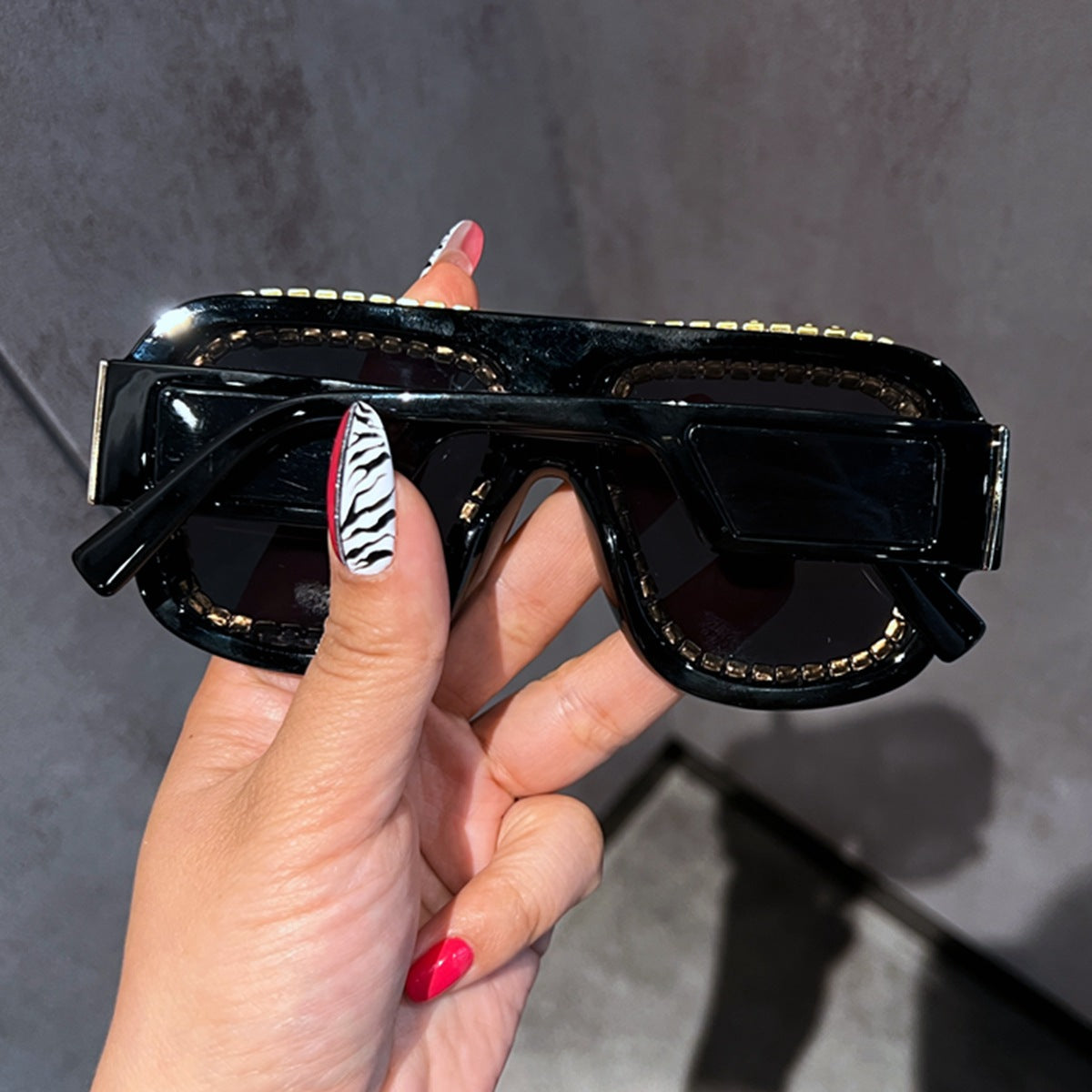 Damen Glamouröse Sonnenbrille mit extravagantem Kristallrahmen Brehn