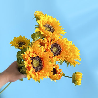 Realistische dekorative Sonnenblumenstängel