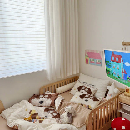 Kinder-Bettwäschegarnitur mit detailreicher Hund-Applikation, Samtbesatz und weichem Musselin