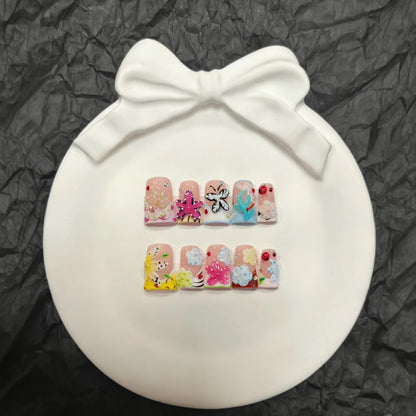 Künstlerisches Blumenmotiv Press-On Nagelset