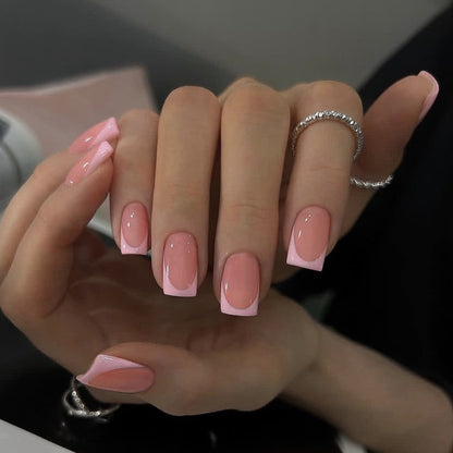 Kunstnagelset mit elegantem French-Tipp und funkelnden Akzenten Brehn