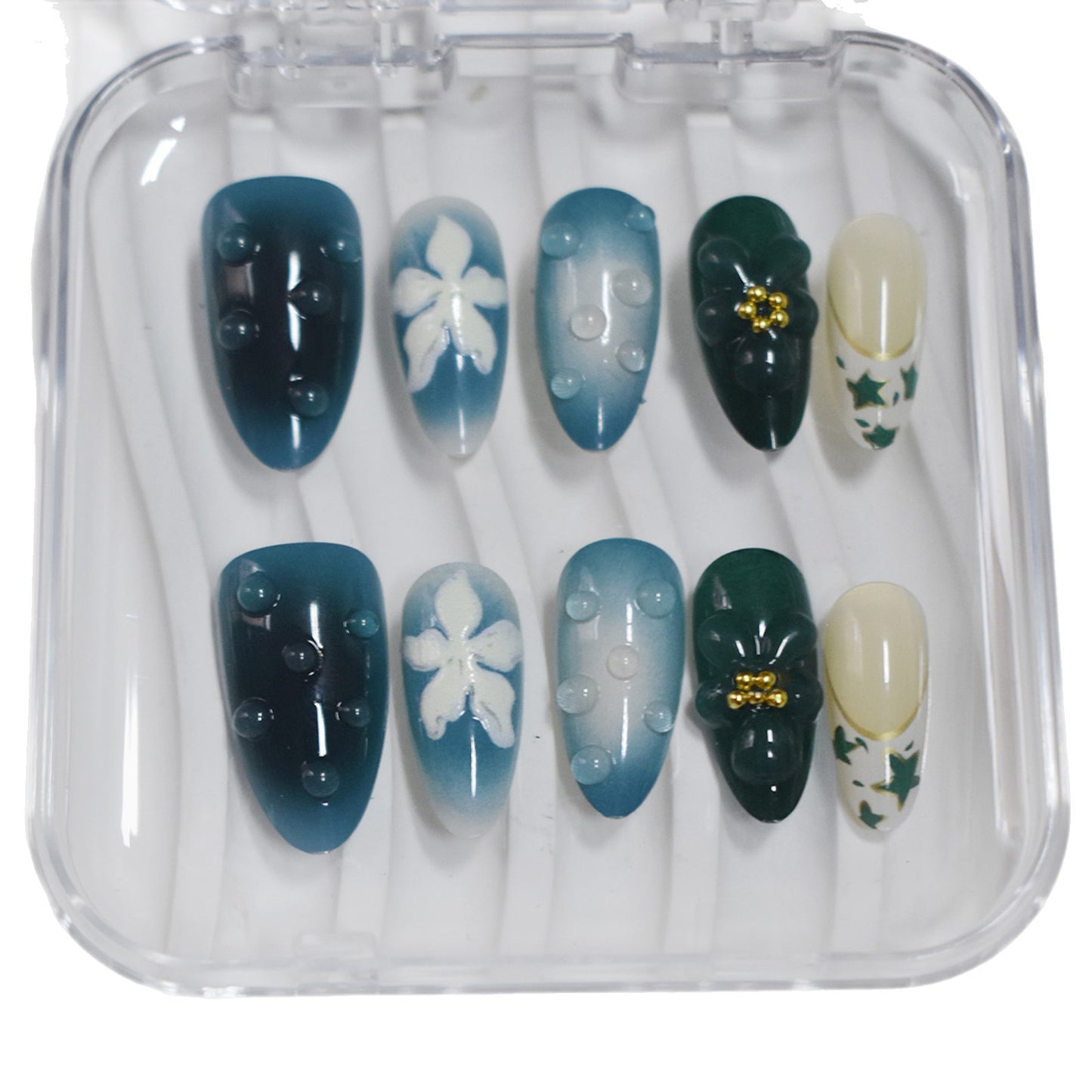 Dekorative Press-On Nagelkunst mit Blümchen-Elementen Brehn