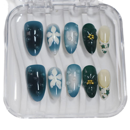 Dekorative Press-On Nagelkunst mit Blümchen-Elementen Brehn