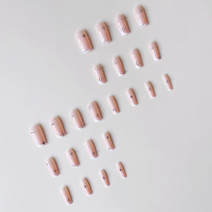 Künstliche Nagelspitzen mit eleganten French-Spitzen Brehn