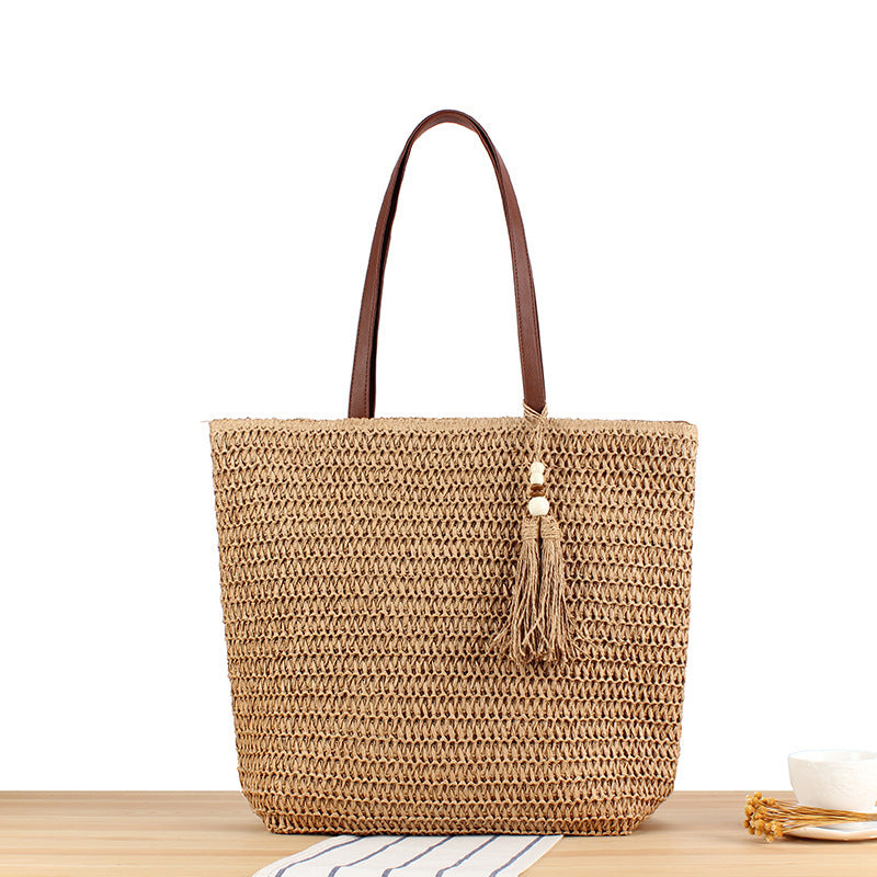 Handtasche Aus Geflochtenem Naturmaterial mit Quastenverzierung Brehn