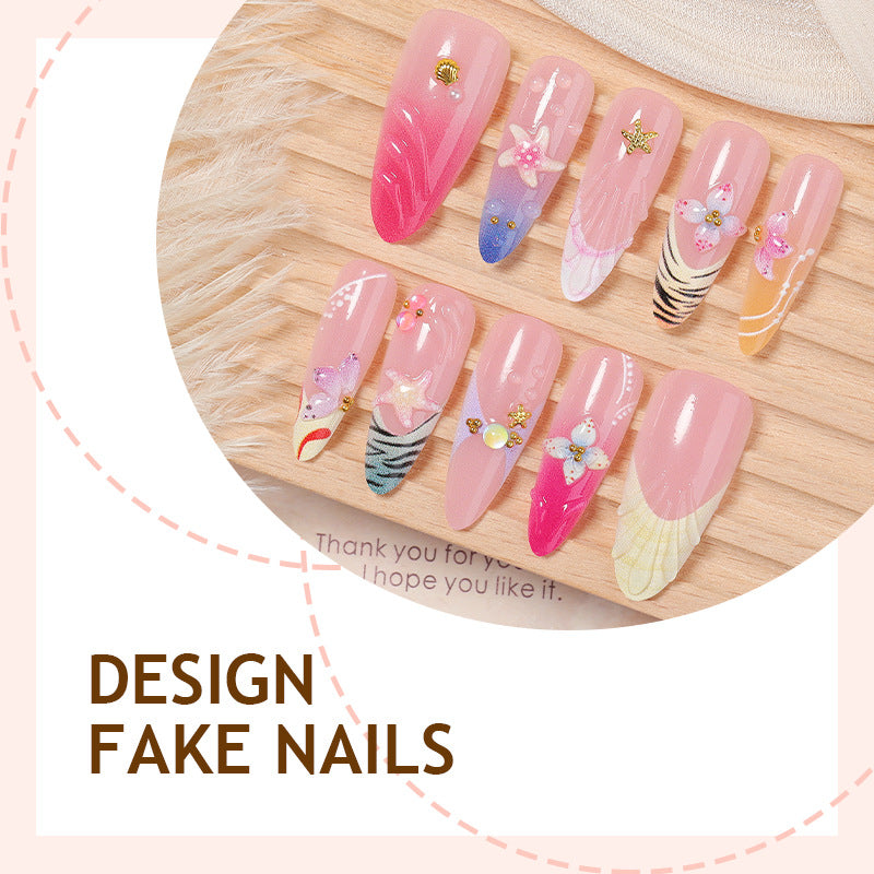 Kreatives Kunstnagelset mit luxuriösen Blüten- und Glitzerakzenten Brehn