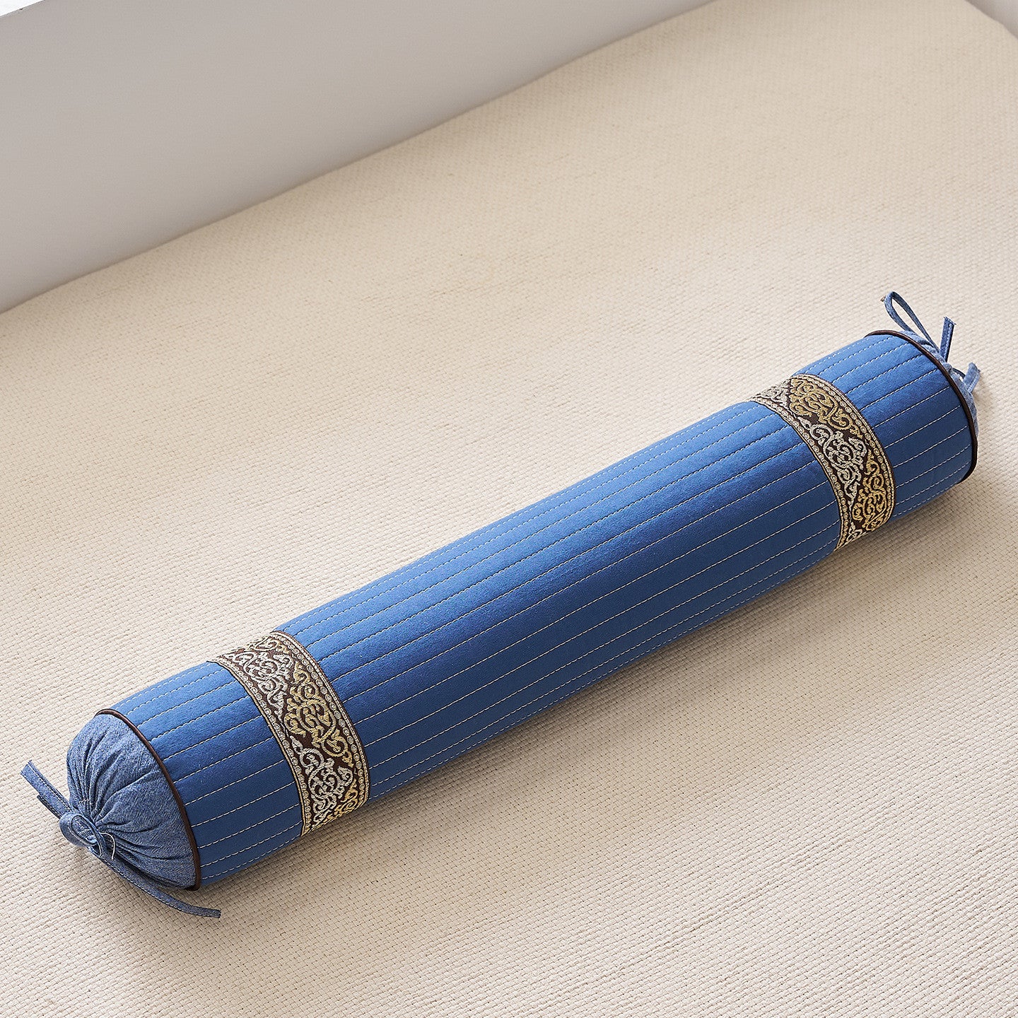Meditationsrolle mit Dekorativem Design Brehn