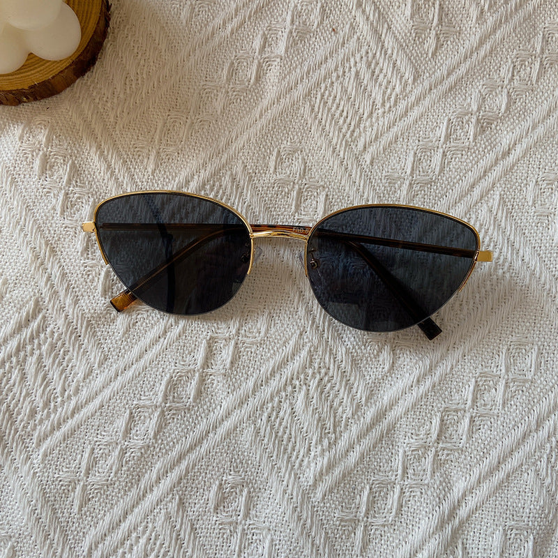 Modische Cat-Eye Sonnenbrille mit Feinem Metallrahmen Brehn