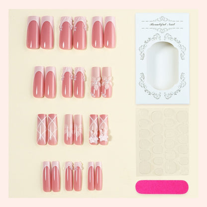 Kunstnagelset mit eleganten Verzierungen Brehn