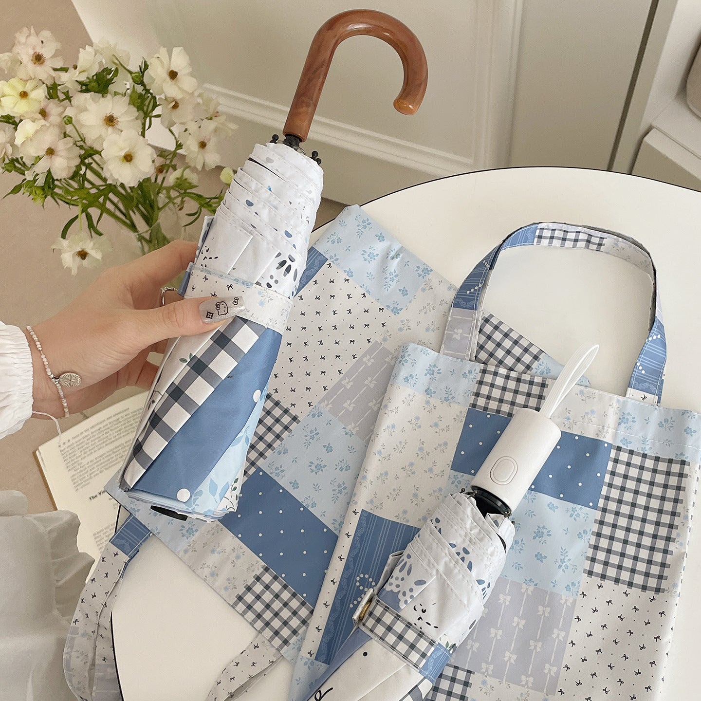 Damen Regenschirm im romantischen Patchwork-Design Brehn