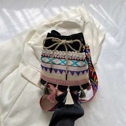 Bestickte Festival-Kordelzugtasche