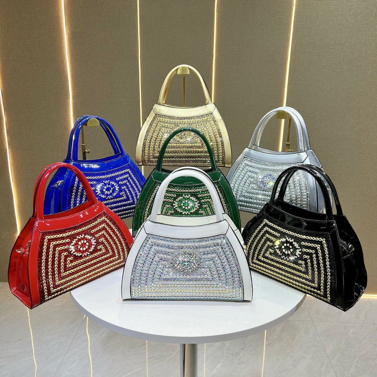 Verzierte gepolsterte Abendhandtasche