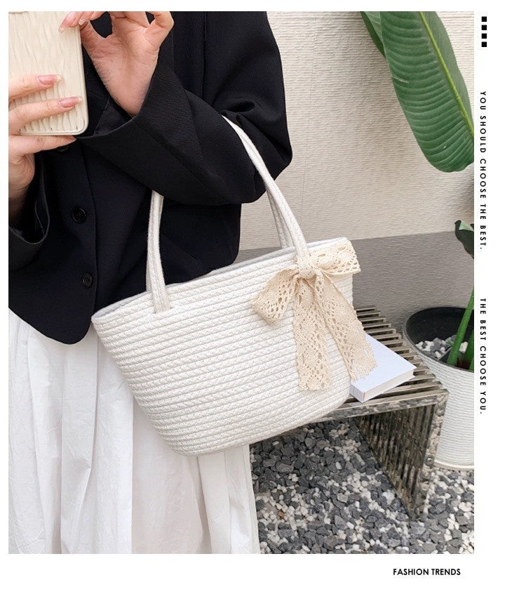 Damen Handtasche mit dekorativem Häkelband Brehn