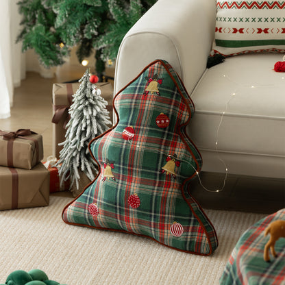 Weihnachtliches baumförmiges Dekokissen aus kariertem Flanell mit Stickapplikationen Brehn