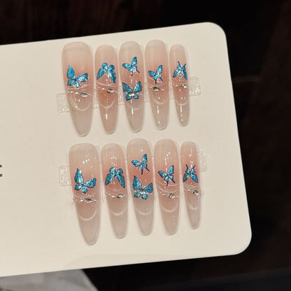 Künstlerisches Press-On-Nagelset mit Schmetterlingsakzenten