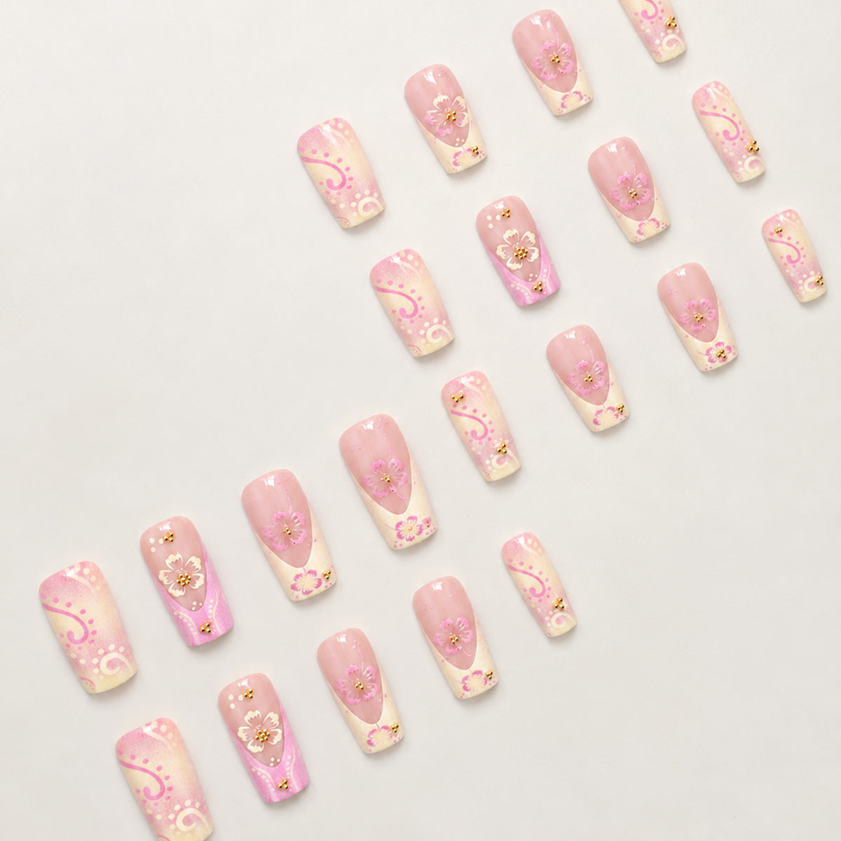 Florale dekorative Press-On Nageldesign