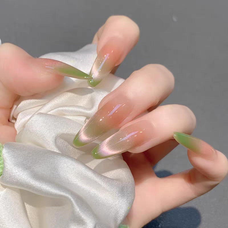 Künstlerische Press-On Nägel mit Ombre-Finish und elegantem Design Brehn