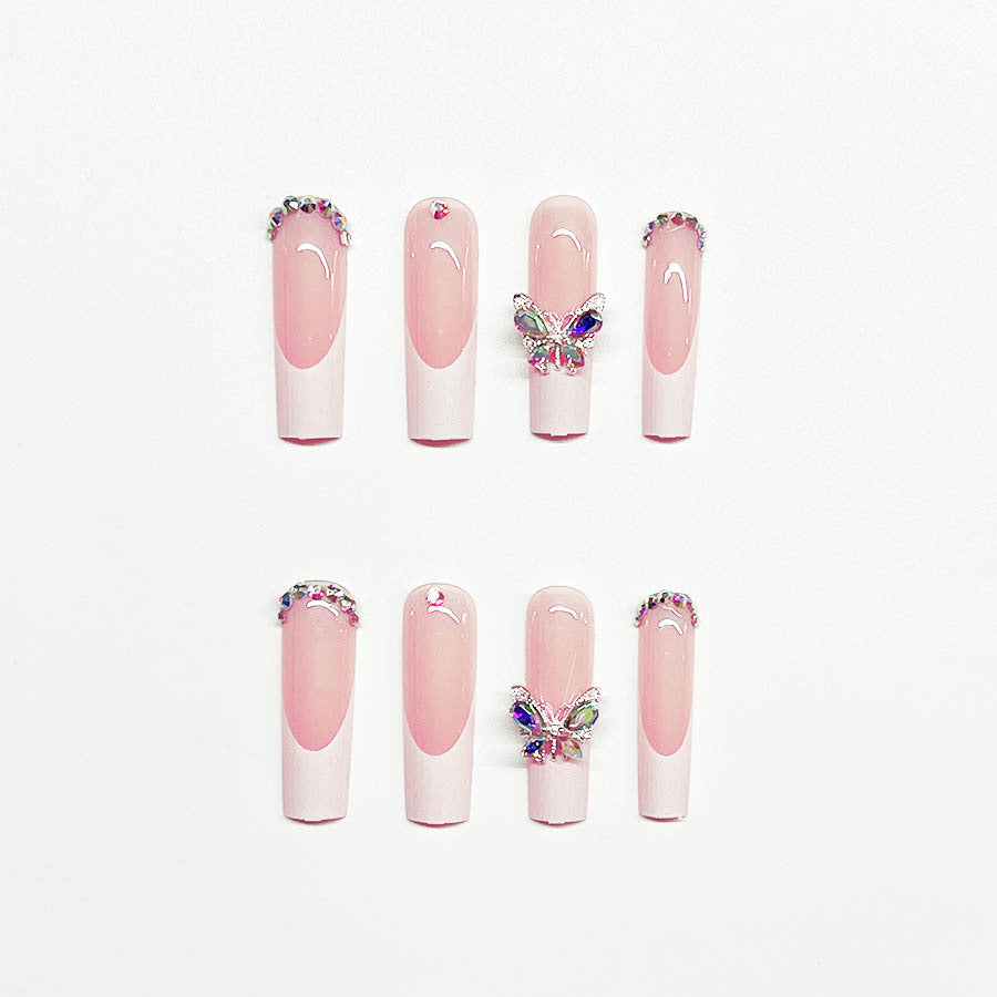 Kunstnagelset mit elegantem Design und funkelnden Strassakzenten Brehn