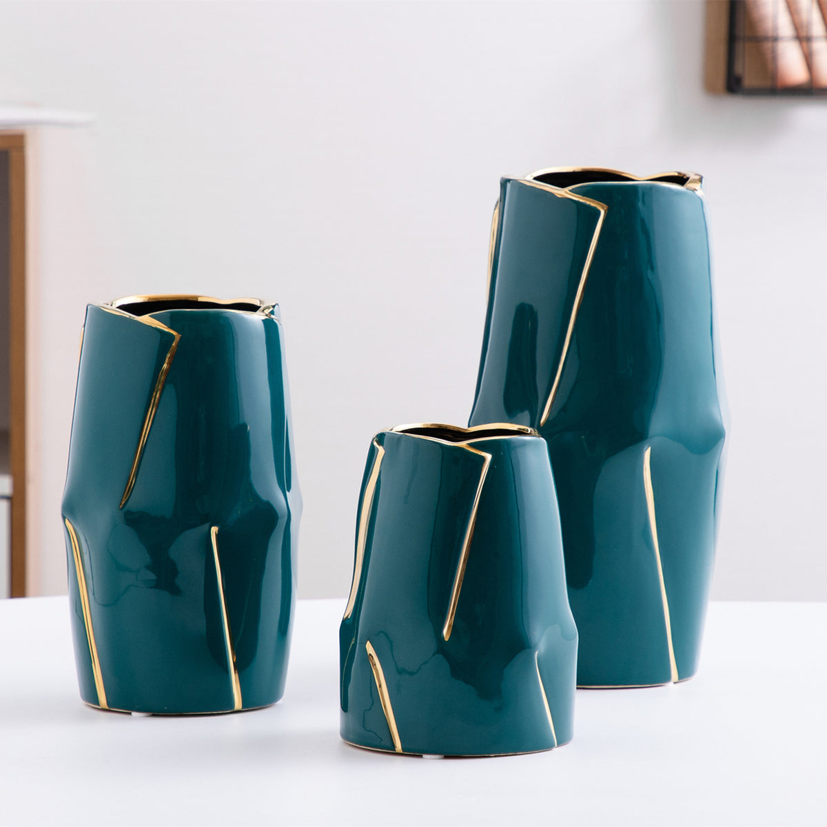 Dekorative Keramikvase mit goldener Akzentuierung Brehn