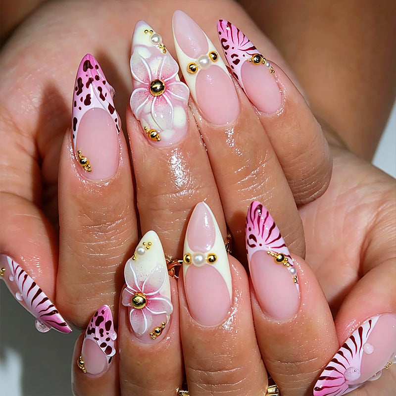 Kunstvolle 3D Nagelspitzen mit maritimem Design Brehn
