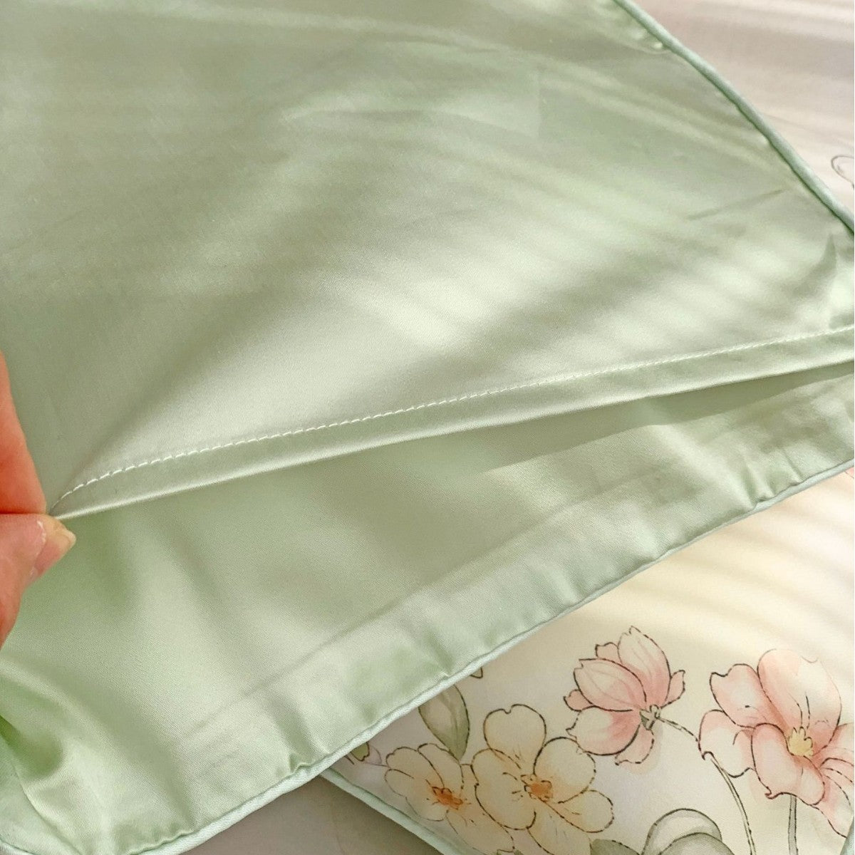 Satin-Kühl-Kissenbezug-Set mit Bunny- und Blumenillustration