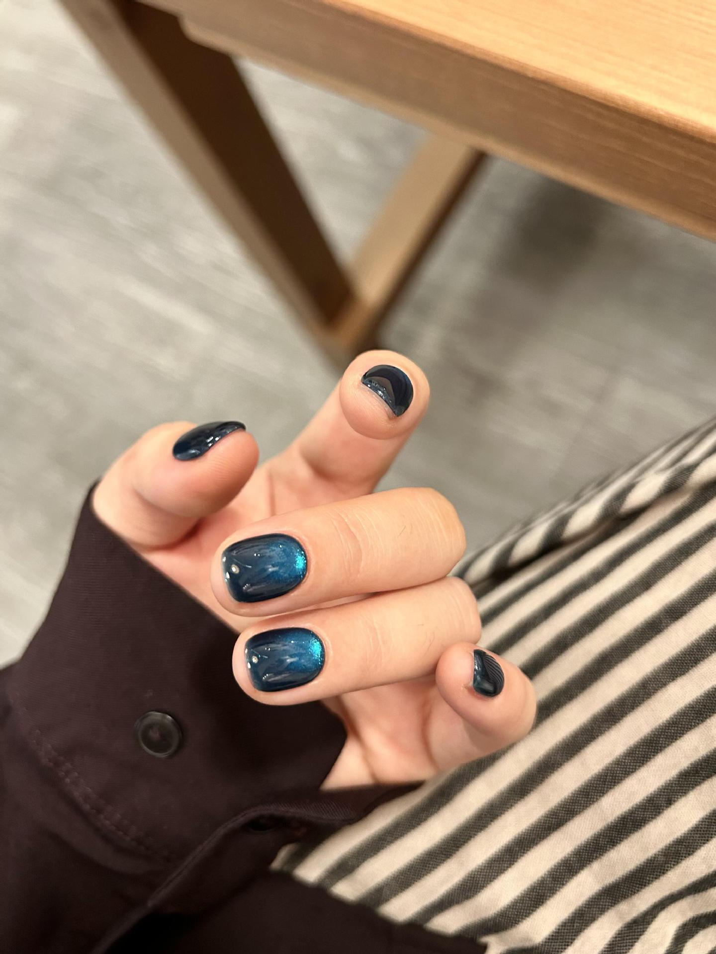 Künstliche Nagelspitzen Im Modischen Schimmer-Look Brehn