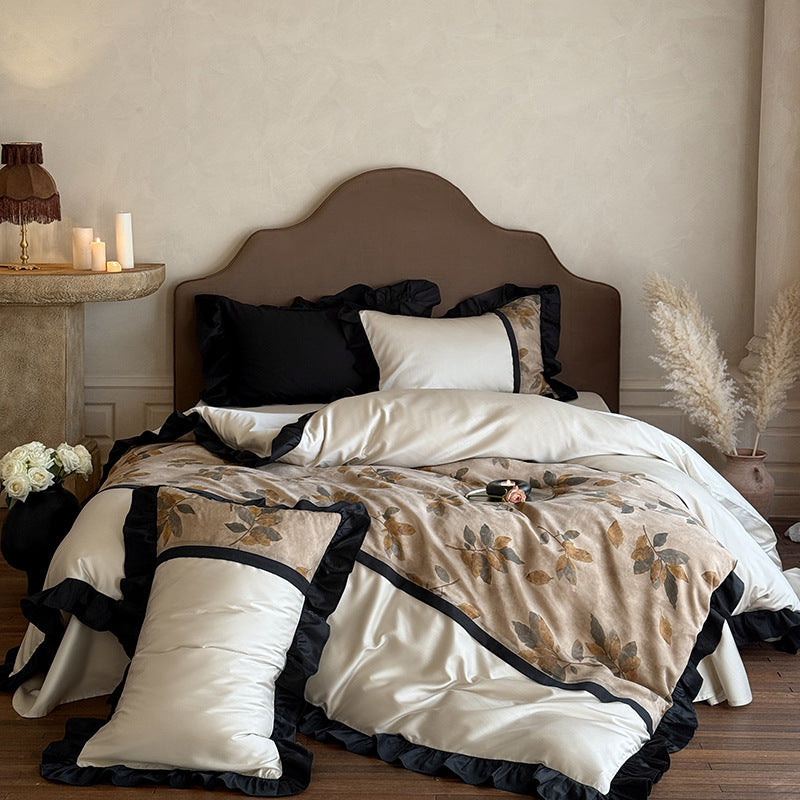 Premium Bettwäsche-Set aus feinem Satin mit botanischem Jacquard und dekorativem Volant Brehn