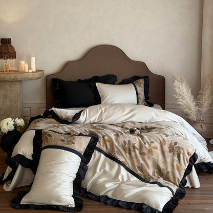 Premium Bettwäsche-Set aus feinem Satin mit botanischem Jacquard und dekorativem Volant Brehn