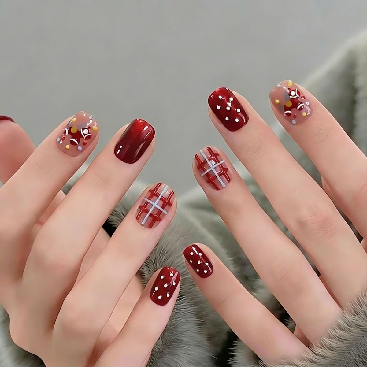 Künstlerisches Press-On-Nagelset mit einzigartigen Mustern