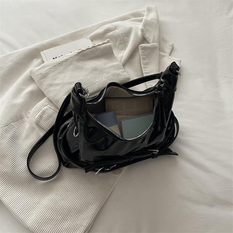 Trendige Glänzende Schultertasche