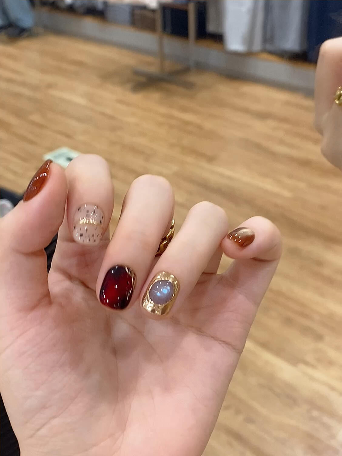 Glamouröse Kunstnägel mit Eleganten Designs Brehn