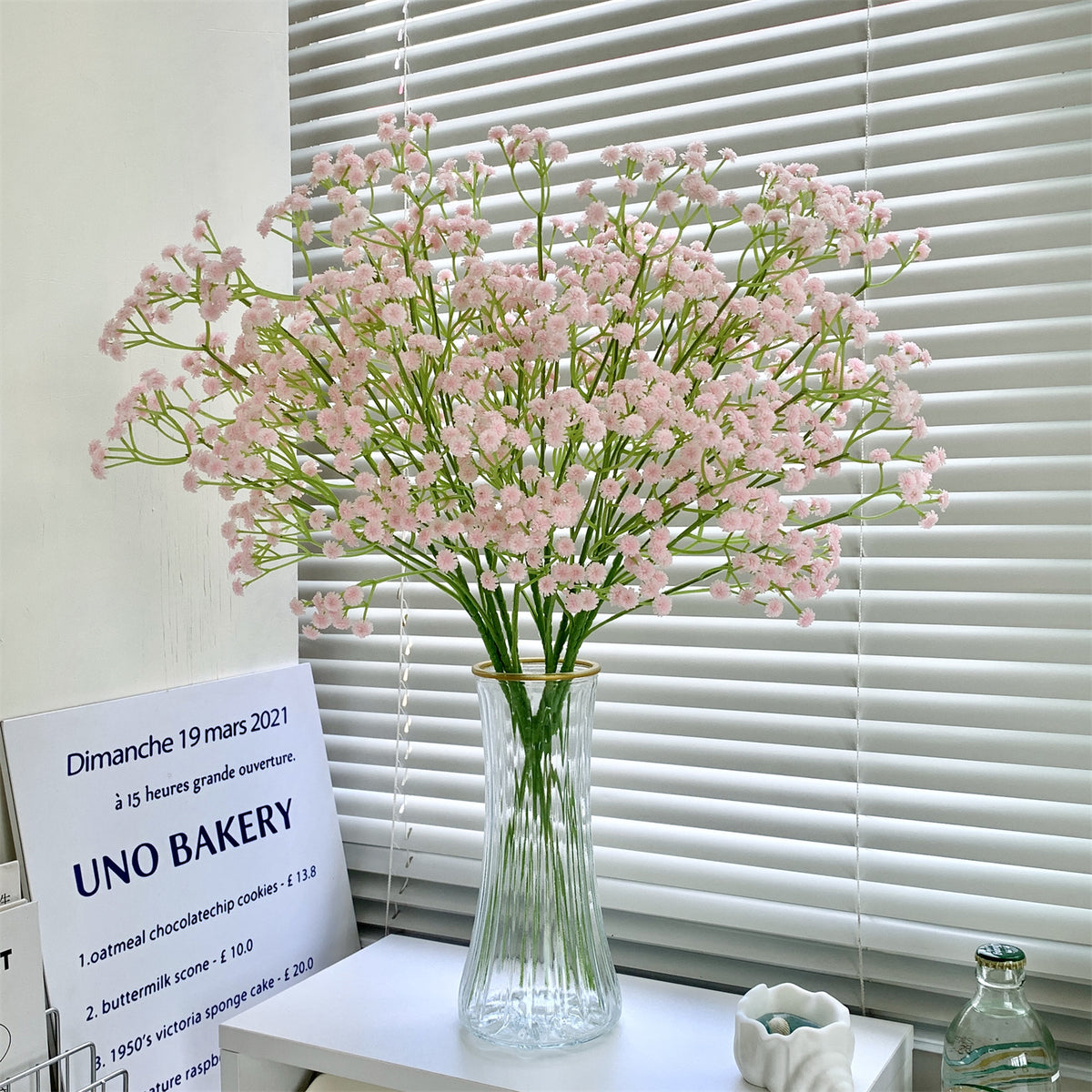 Dekorative Seidenblumenarrangement