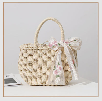 Elegante Basttasche mit Floralem Schleifendetail Brehn