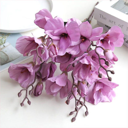 Realistische künstliche Orchideenblüte