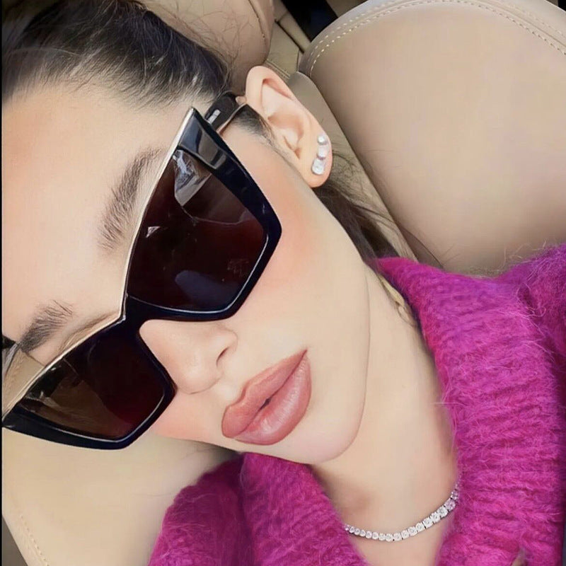 Damen extravagante Sonnenbrille mit einzigartigem Design und goldenen Akzenten Brehn