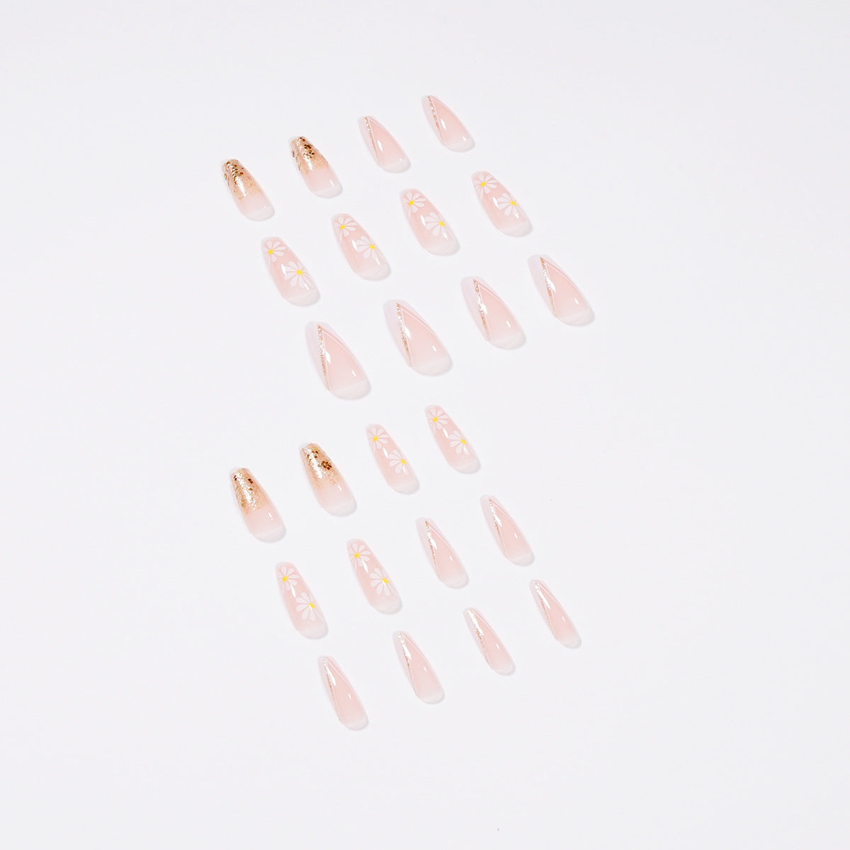 Kunstvolle Nagelverlängerungen mit floralen Designs und Glitzerakzenten Brehn