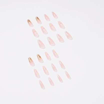 Kunstvolle Nagelverlängerungen mit floralen Designs und Glitzerakzenten Brehn