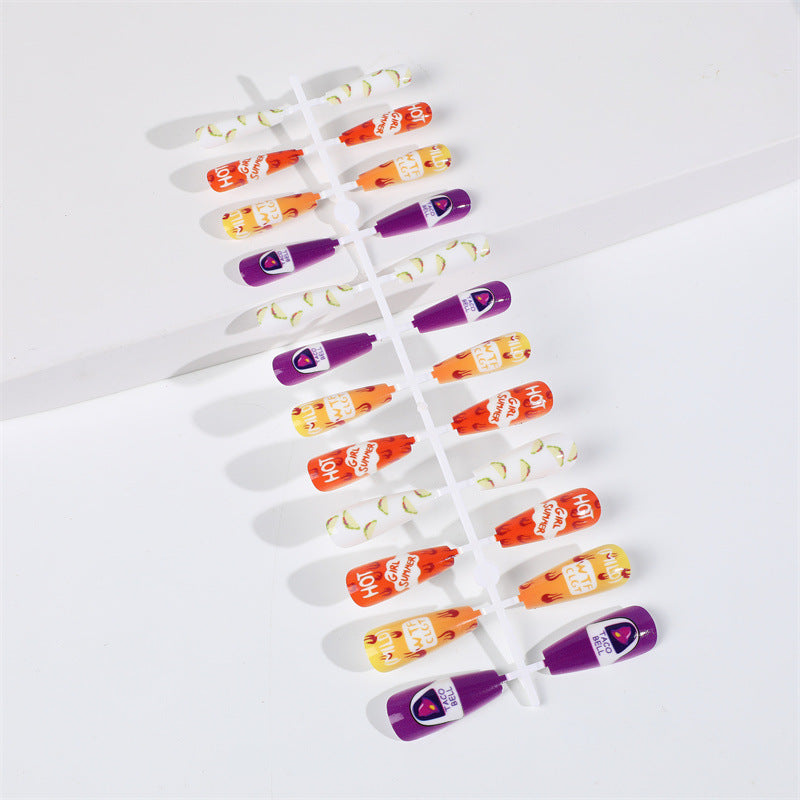 Kreative Kunstnägel mit bunten und einzigartigen Designs Brehn
