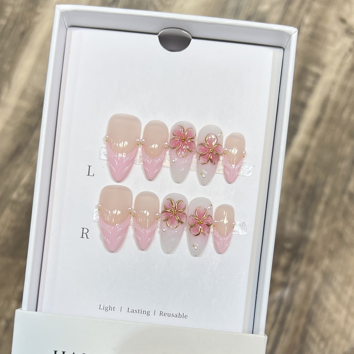 Artisan Floral-Themed Press-On Nails Set Brehn