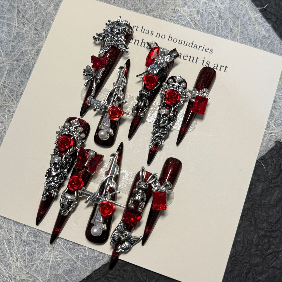 Gothic-inspirierte kunstvolle Press-On-Nagelkunst-Set