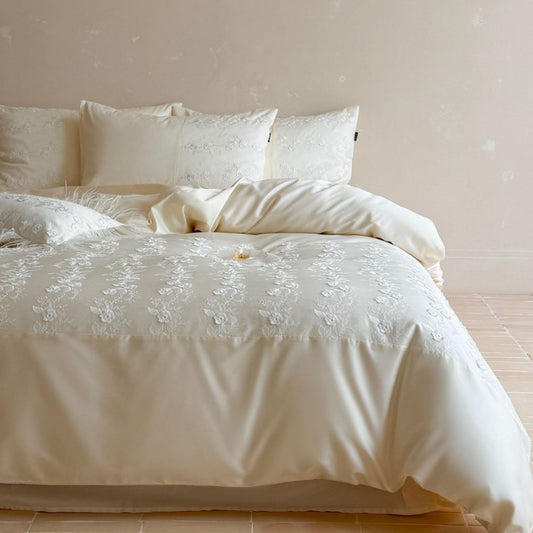 Luxuriöses Satin-Bettwäsche-Set mit floraler Stickerei und Kissenbezügen