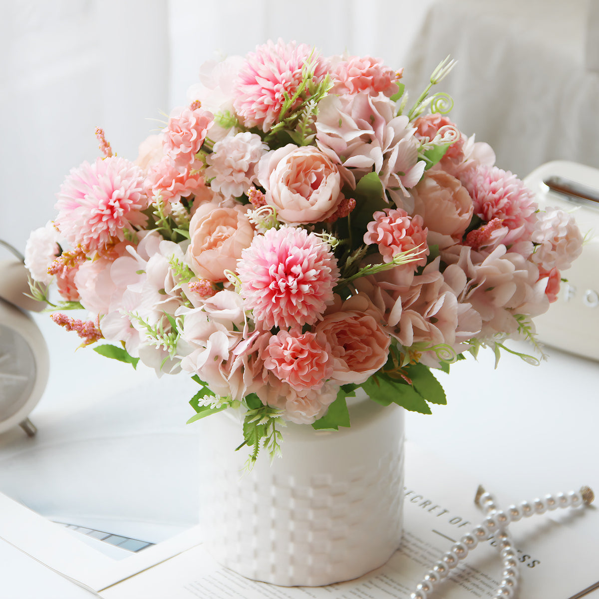 Realistischer künstlicher Blumenstrauß