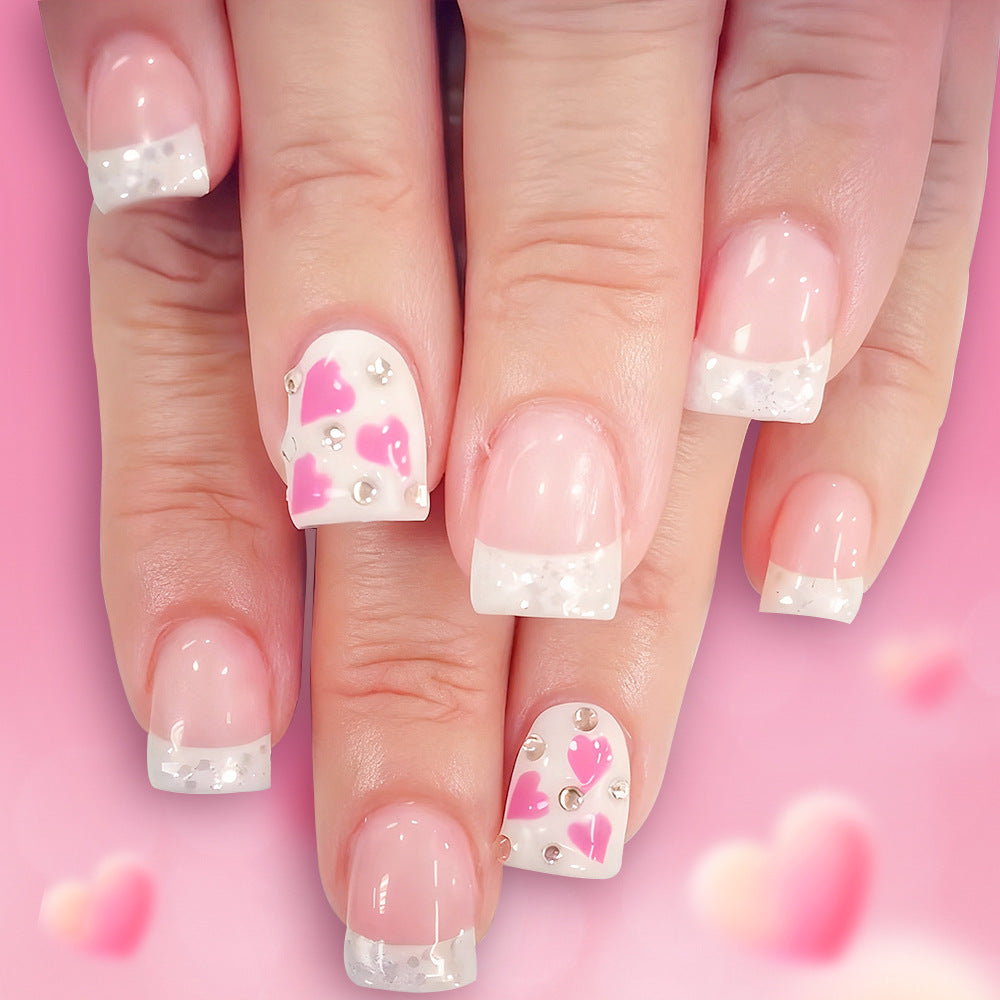 Herz-verzierte Press-On Nagelkunst Brehn