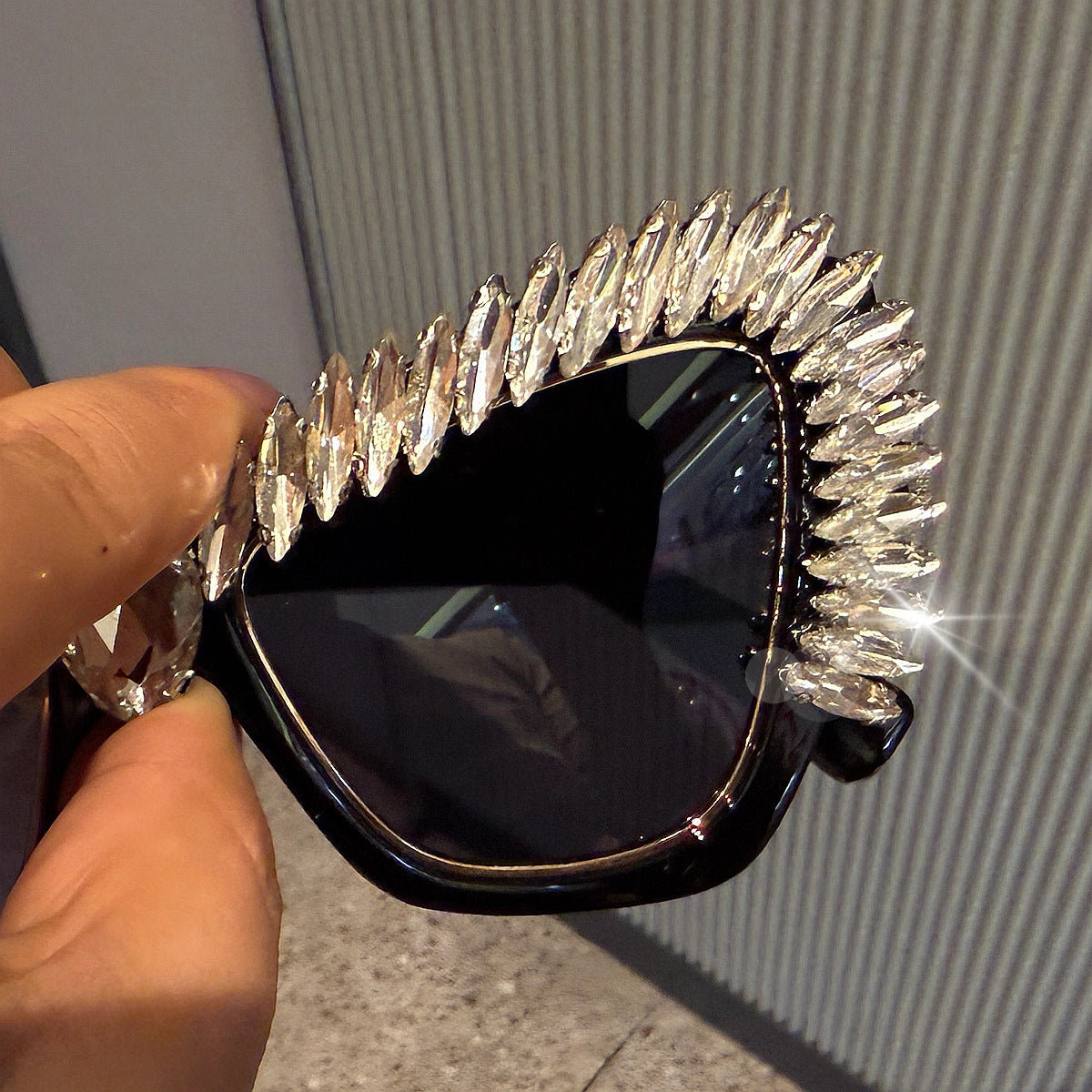 Damen extravagante Cat-Eye-Sonnenbrille mit funkelnden Kristallspitzen Brehn