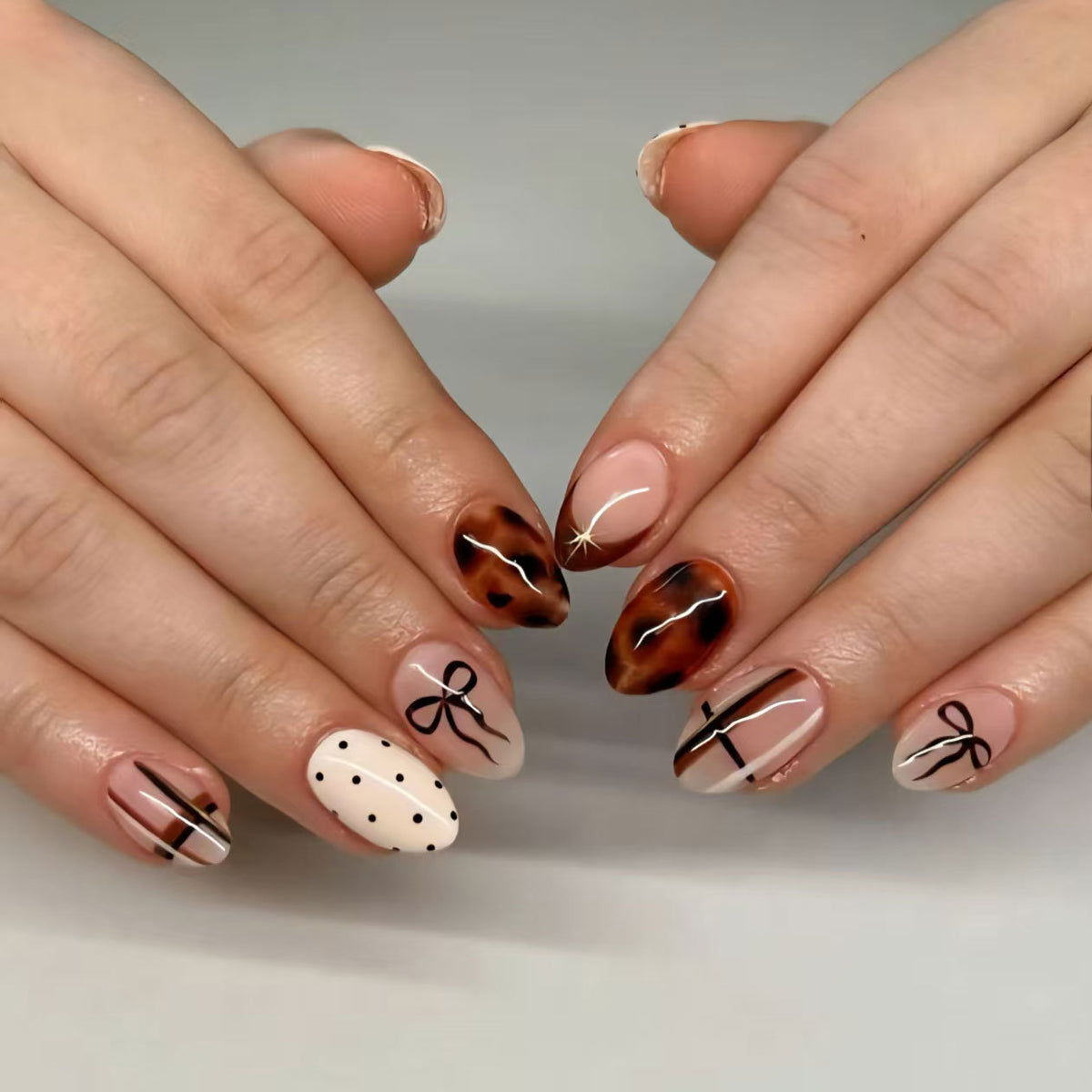 Trendiges dekoratives Nagelkunst-Set