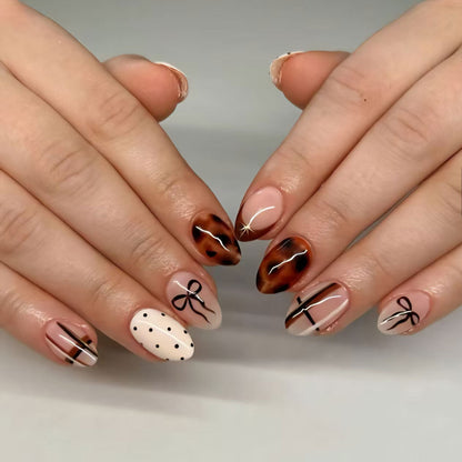 Trendiges dekoratives Nagelkunst-Set
