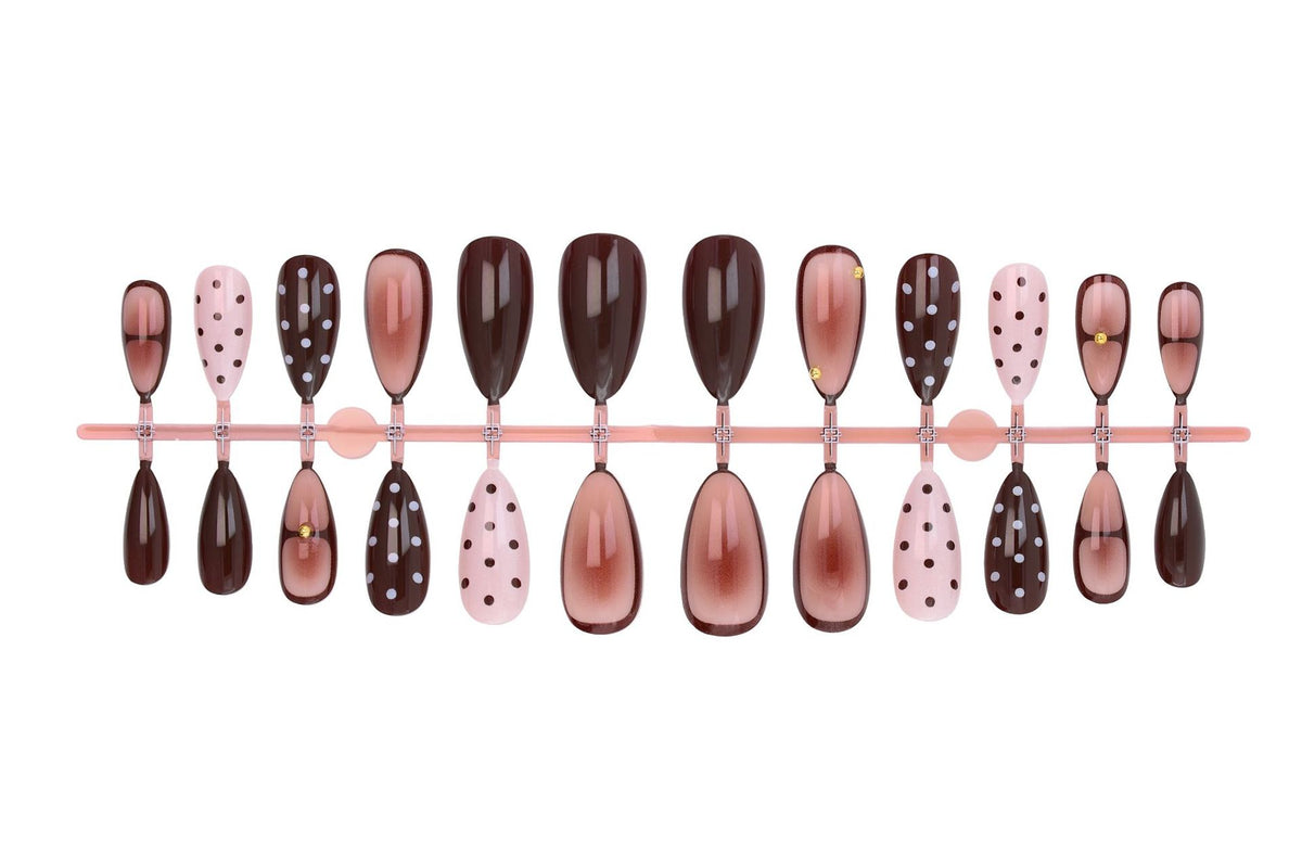 Kunstnagelset mit eleganten Akzenten und kreativen Designs Brehn