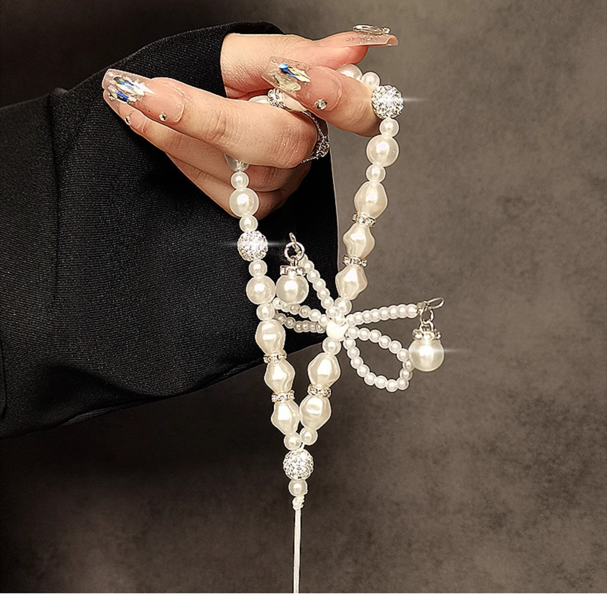 Elegante Perlenbesetzte Charmschlüsselanhänger Brehn