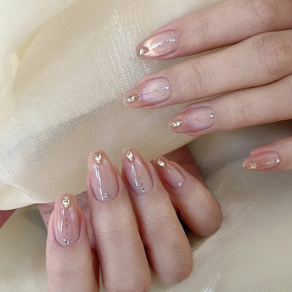Elegante Druck-Nageltips mit goldenen Akzenten Brehn